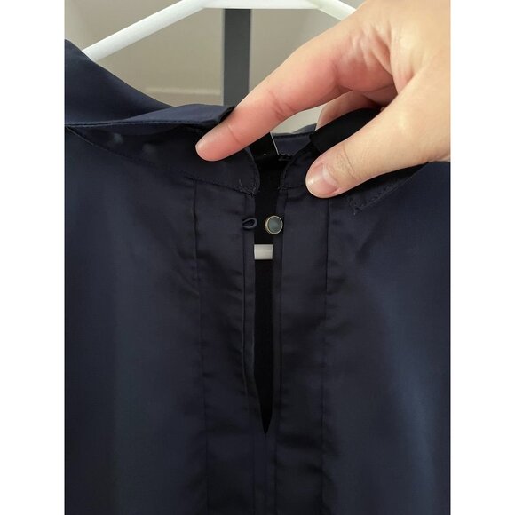 EUC The Limited Women's Navy Blue Sleeveless Blouse - Picture 2 of 5